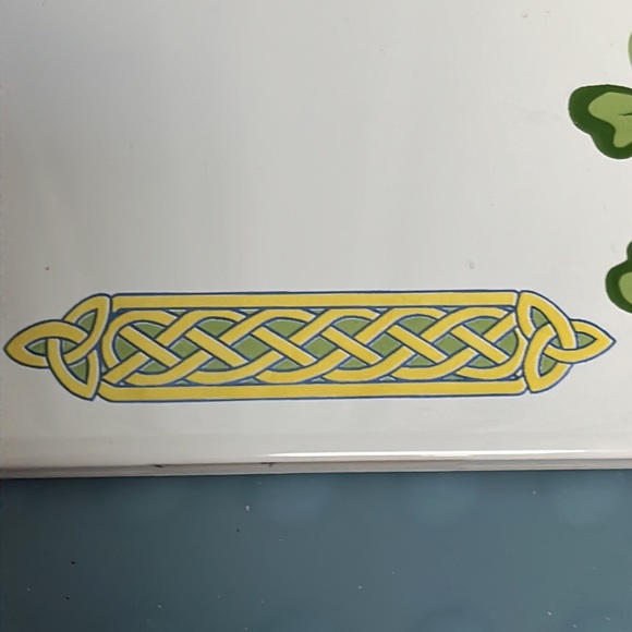 Irish Tile "Notes" Trivet with Shamrocks and a Celtic Knot, 6" Square NWT - Picture 3 of 7